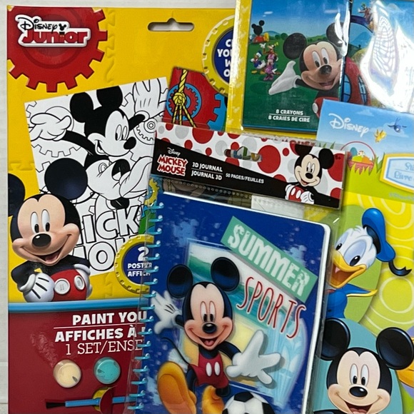 MICKEY MOUSE ARTS & CRAFTS GIFT SET - Picture 2 of 14